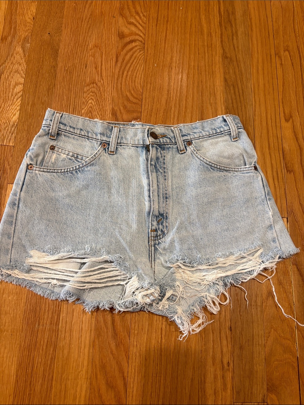 Vintage Levi 501 distressed denim shorts size 28